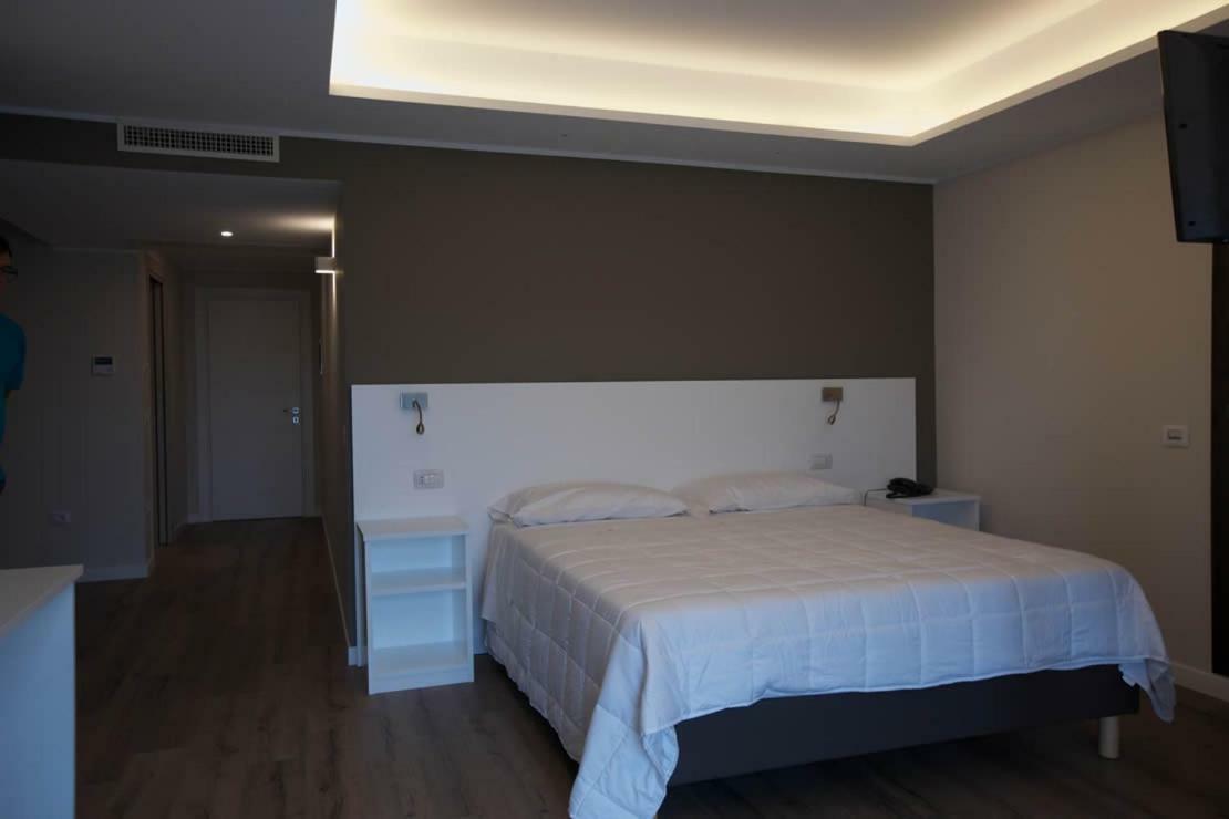 Onorati Hotel Priverno Extérieur photo